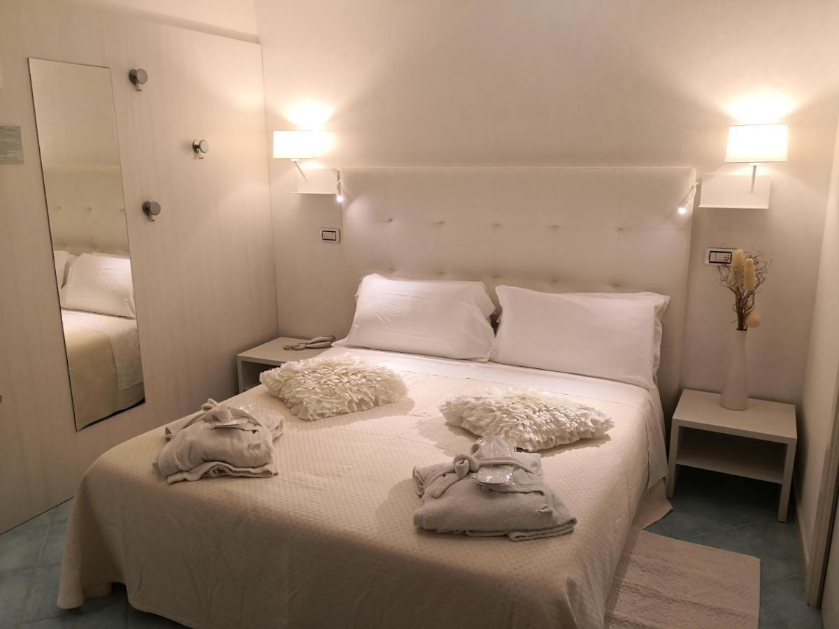 Hotel Ca' Bianca Riccione Dış mekan fotoğraf