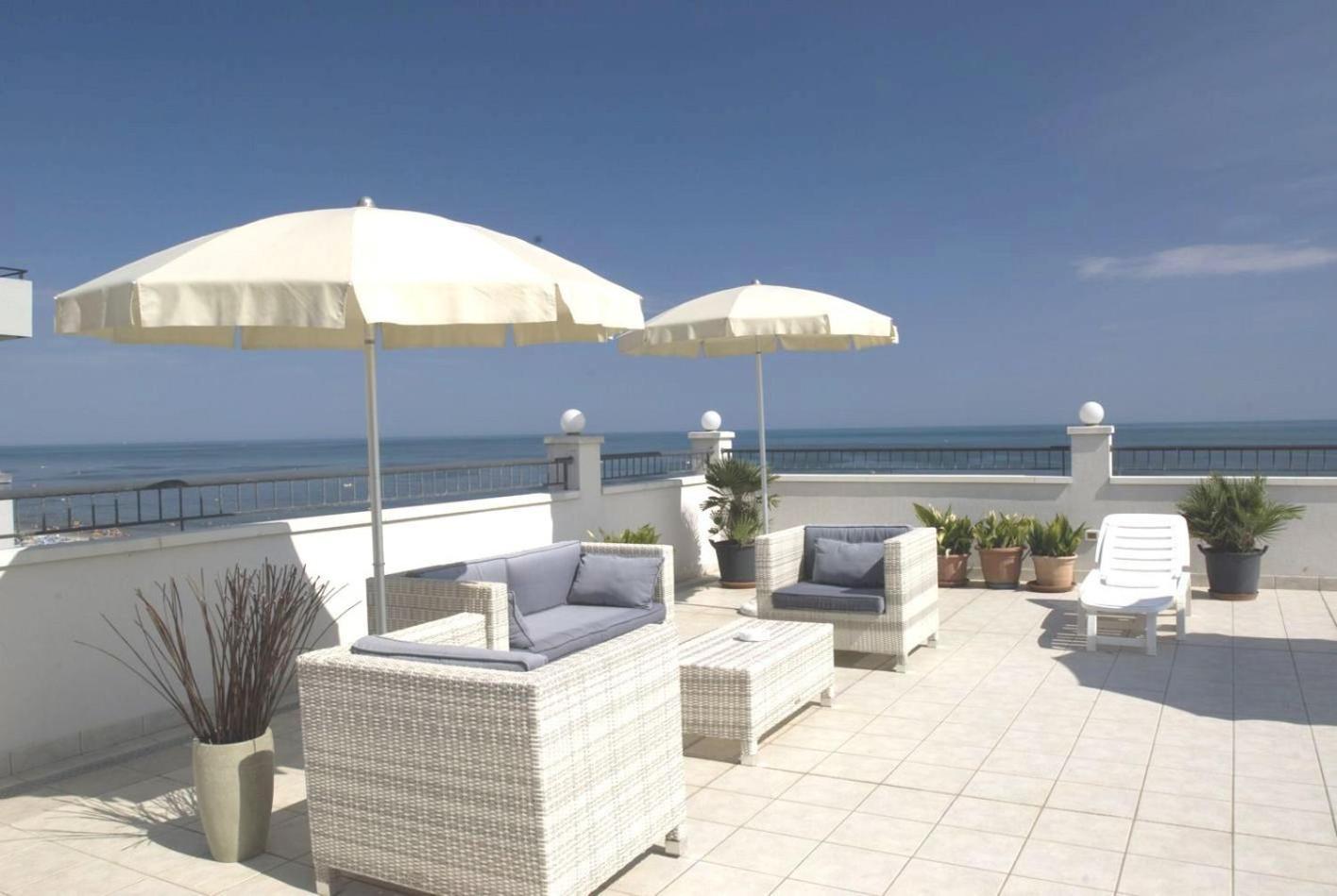Hotel Ca' Bianca Riccione Dış mekan fotoğraf