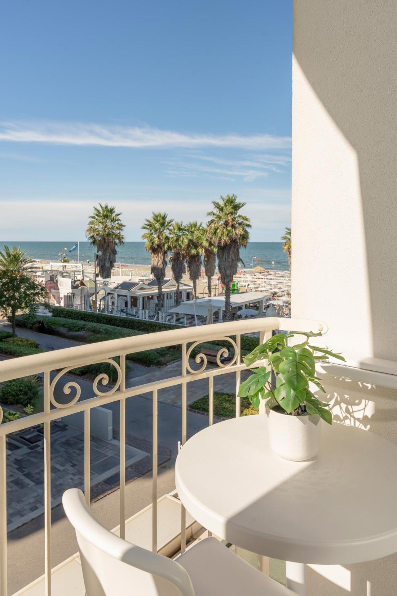 Hotel Ca' Bianca Riccione Dış mekan fotoğraf