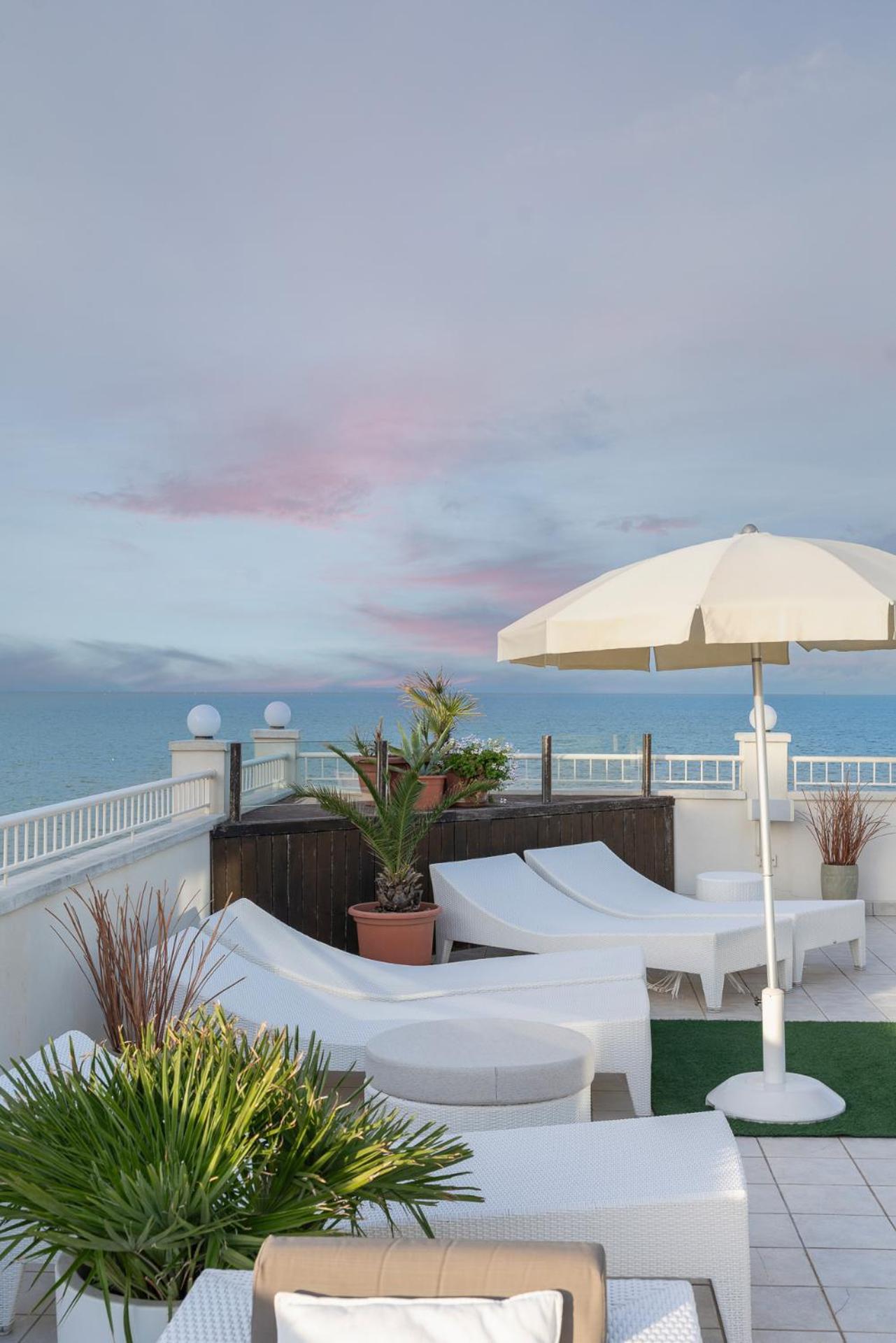 Hotel Ca' Bianca Riccione Dış mekan fotoğraf