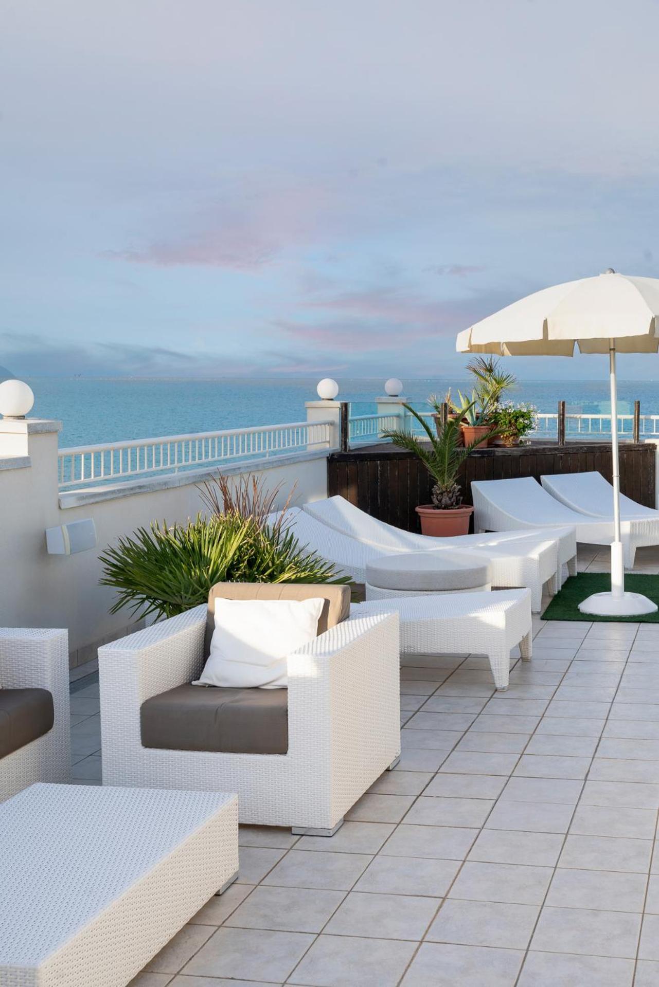 Hotel Ca' Bianca Riccione Dış mekan fotoğraf