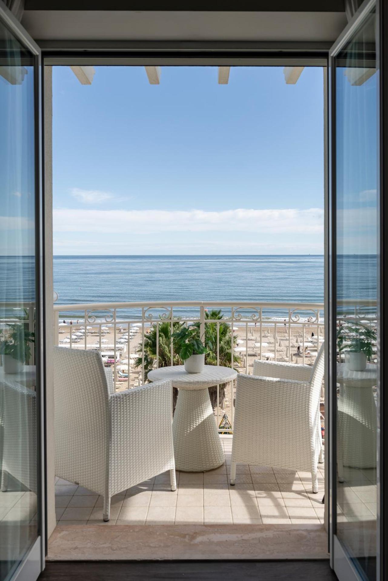Hotel Ca' Bianca Riccione Dış mekan fotoğraf