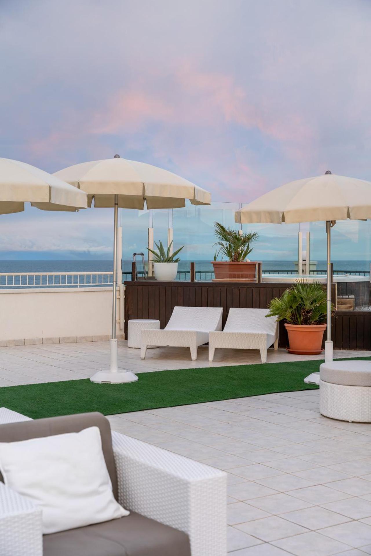Hotel Ca' Bianca Riccione Dış mekan fotoğraf
