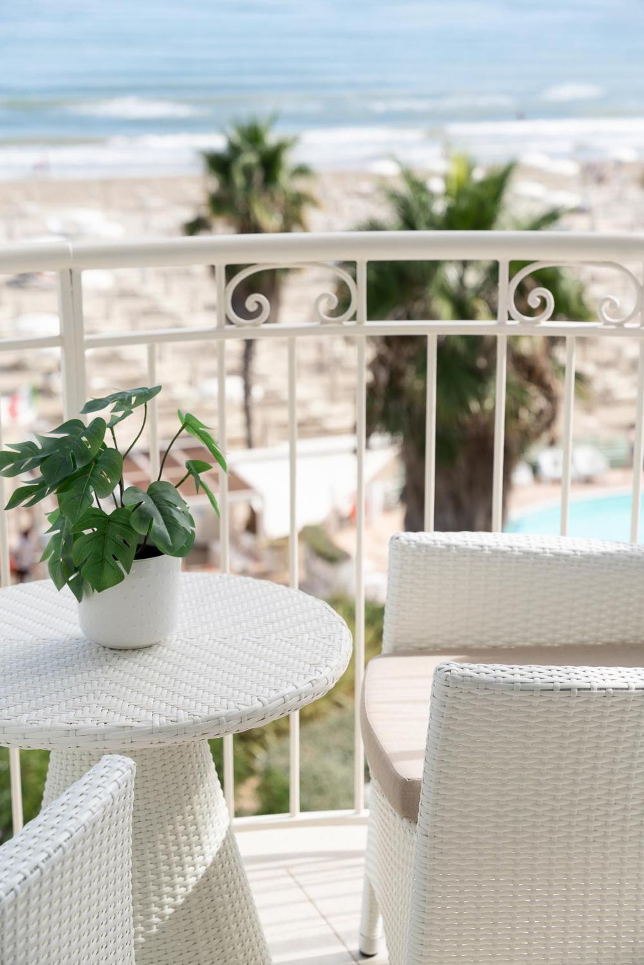 Hotel Ca' Bianca Riccione Dış mekan fotoğraf