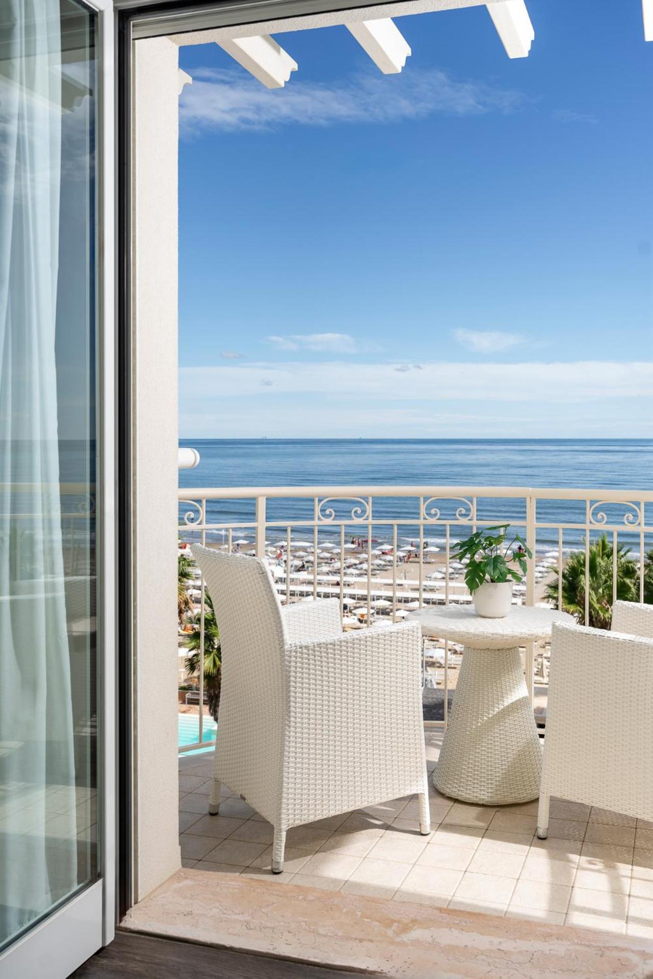 Hotel Ca' Bianca Riccione Dış mekan fotoğraf