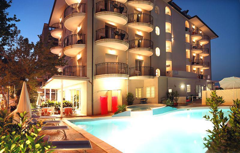 Hotel Ca' Bianca Riccione Dış mekan fotoğraf